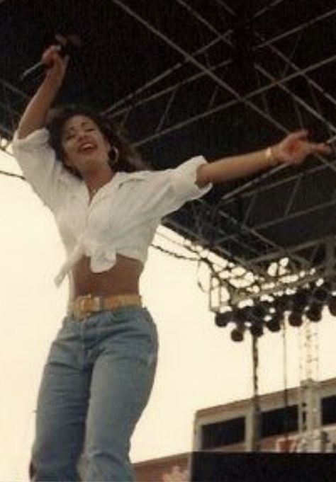 Selena 90s Outfit, Selena Quintanilla Concert Outfits, Selena Outfits Quintanilla, Selena Quintanilla Outfits 90s, Wearing His Clothes, Tejana Outfits, Selena Outfits, Selena Style, Selena Quintanilla Videos