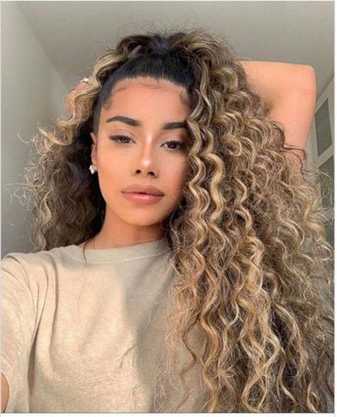 10 Sexy & Easy Hairstyles for Curly Hair - Page 5 of 10 - VIVA GLAM MAGAZINE™ #haircare Curly Hair Updo, Colored Curly Hair, Curly Hair Inspiration, Long Curly Hair, Curly Girl, Long Curly, Curly Hair Styles Naturally, Wavy Hair, Medium Length Hair Styles