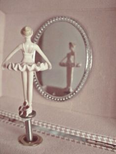 https://pin.it/51s1Dejo2 Ballerina Tattoo Ideas, Ballerina Tattoo, Ballerina Box, Ballerina Musical Jewelry Box, Music Box Ballerina, Ballerina Jewelry Box, Flowers In The Attic, Vintage Ballerina, Behind Blue Eyes