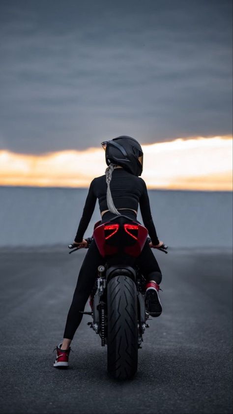 Motorcycle Photoshoot, Motorcycle Photo Shoot, Truly Aesthetic, Motorbike Photos, Female Motorcycle Riders, Biker Photography, Image Moto, Biker Photoshoot, Bike Aesthetic