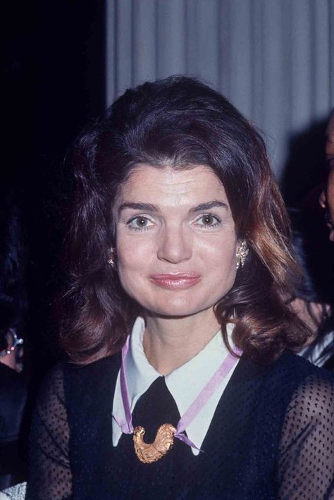 Boiled Eggs, Cottage Cheese, a Spoonful of Ice Cream and Jiffy Pop: Jackie Kennedy 'Never Had Much of an Appetite' Jackie Onassis Style, Jackie Oh, Jacqueline Bouvier, Aristotle Onassis, Jackie Onassis, Hot Hair Colors, Olden Days, Pure Elegance, People Photos