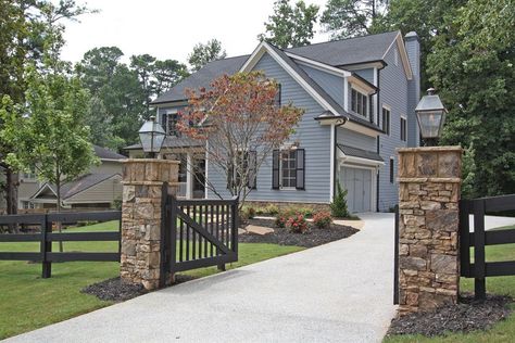 Front Gate Fence Ideas, Drive Gates Ideas, Country Gate Entrance Ideas, Gate Entrance Landscaping Ideas, Driveway Columns, Farm Gates Entrance, Gated Driveway, Entrance Gates Driveway, Driveway Entrance Landscaping