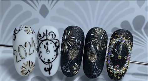 New Year Nail Art, New Year Nail, Nye Nails, New Years Nail Art, Xmas Nail Art, Unghie Sfumate, New Years Nail Designs, Unghie Nail Art, New Years Eve Nails