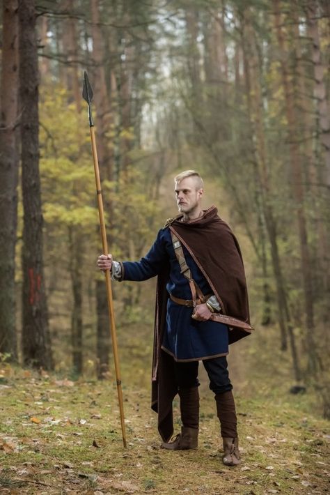 Baltic Warrior, Vikings Clothes, Anglo Saxon Clothing, Vendel Period, Nordic Clothing, Priest Outfit, Viking Clothes, Viking Aesthetic, Scandinavian History