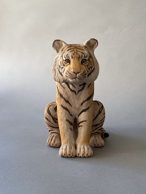 Clay Tiger Sculpture, Tiger Wood Carving, Clay Tiger, Tiger Sculpture, Tiger Statue, Carved Wooden Animals, Buddhist Art Drawing, Ceramic Sculpture Figurative, Paper Mache Animals