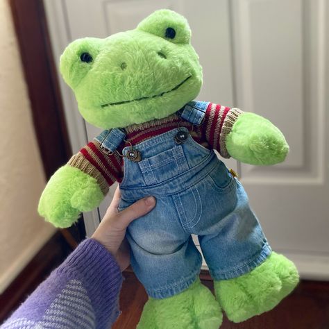 Spring Frog Build A Bear, Stuffed Animal Outfits, Spring Green Frog Build A Bear Aesthetic, Build A Bear Frog Aesthetic Outfits, Bab Frog Outfits, Build A Bear Outfit Ideas, Frog Outfit Ideas, Build A Bear Aesthetic Outfit, Frog Plushie Aesthetic