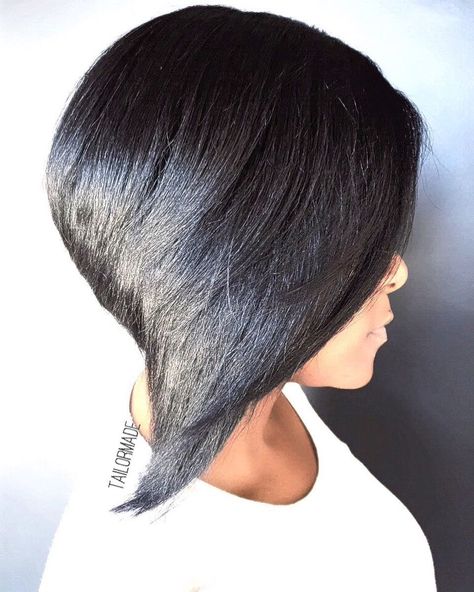 Rounded Black Bob With Angled Sides Bob Black Women, Long Angled Bob, Bob Black, Best Bobs, Corte Bob, Angled Bob, Layered Bob Hairstyles, Long Layered Haircuts, Bright Blonde