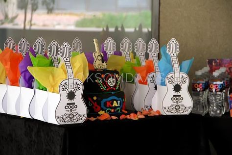 Coco Movie Centerpieces, Coco Movie Party Ideas, Coco Birthday Party Ideas Girl, Coco Birthday Party Ideas For Boys, Coco Themed Party, Coco Party Favors, Coco Party Decorations, Coco Party Ideas, Disney Coco Birthday Party