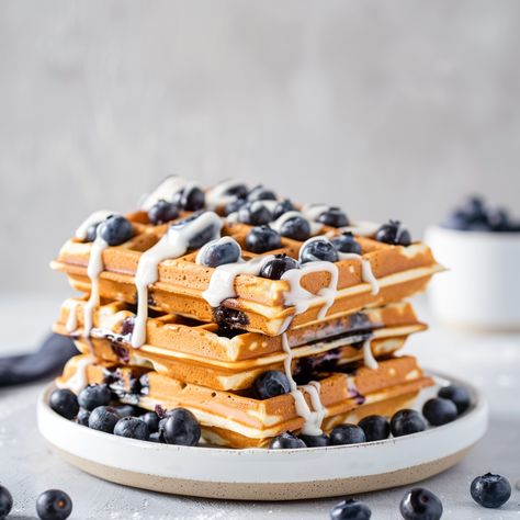 Blueberry Cinnamon Waffles - Krystel's Cooking Blue Waffles, Cinnamon Waffles, Blueberry Waffles, Fluffy Waffles, Crispy Waffle, Cream Cheese Glaze, Waffle Cake, Blueberry Sauce, Crepe Cake