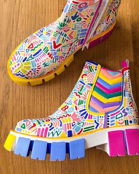 Painted Boots Diy, Painted Boots, Boots Diy, Silly Clothes, Indian Shoes, Colorful Wardrobe, Colorful Heels, Colorful Shoes