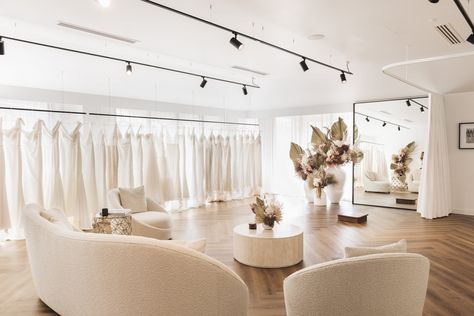 Gown Boutique Interior, Bridal Store Dressing Room, Boutique Ceiling Design, Luxury Bridal Boutique, Bridal Interior Design, Wedding Boutique Interior Design, Gown Shop Interior Design, Bridal Shop Design, Luxury Bridal Boutique Interior