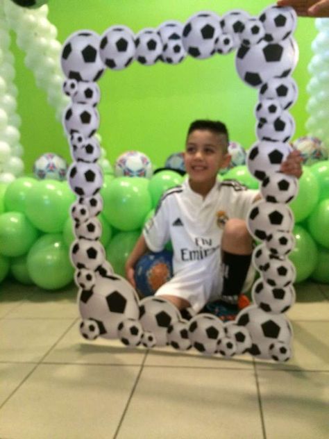 A Fun Soccer-Themed Birthday! | CatchMyParty.com Football Theme Bday Party, Baseball And Soccer Birthday Party, Soccer Party Theme Ideas, Football Birthday Theme Ideas, Soccer Theme Party Ideas, Soccer Birthday Party Cake, Soccer Bday Party Ideas, Football Party Themes, End Of Season Soccer Party