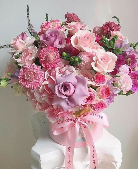 Blooming Box, Luxury Flower Arrangement, Bloom Box, Birthday Flowers Bouquet, Rose Flower Arrangements, Online Florist, Flower Boutique, Flower Arrangements Simple, Modern Flower Arrangements