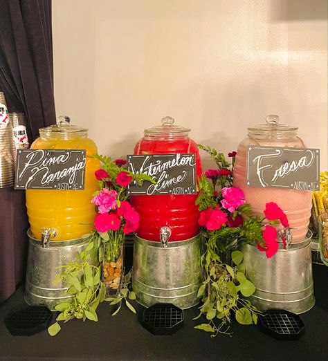 Mexican Mimosa Bar, Mexican Barro Theme Party, Mexican Food Table Fiesta Party, Mexican Brunch Food Ideas, Mexican Birthday Party Food, Kids Mexican Theme Party, Tostada Bar Party Ideas, Fiesta Drink Station, Agua Fresca Station