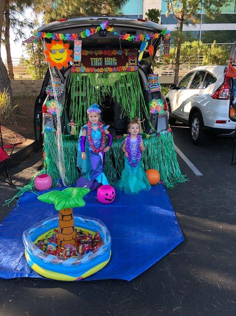 Luau Trunk Or Treat Ideas, Luau Trunk Or Treat, Little Mermaid Trunk Or Treat Ideas, Moana Trunk Or Treat, Mermaid Trunk Or Treat, Halloween Luau, Treat Ideas For Halloween, Easy Trunk Or Treat Ideas, Easy Trunk Or Treat