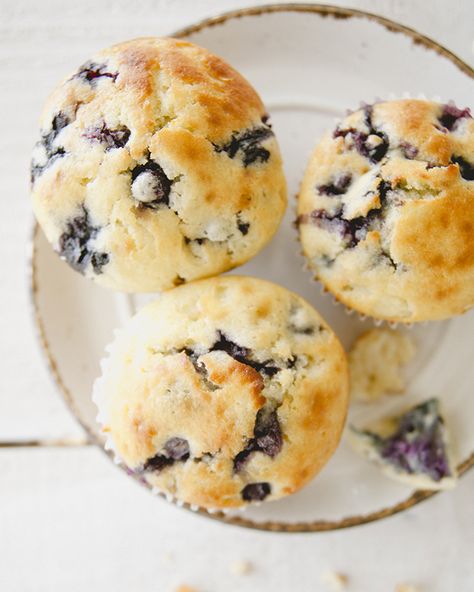 Recipe Using Sour Milk, Sour Milk Recipes, Sour Milk, Berry Muffins, Sour Foods, Buttermilk Recipes, Muffin Recipes Blueberry, Baking Muffins, Blueberry Recipes