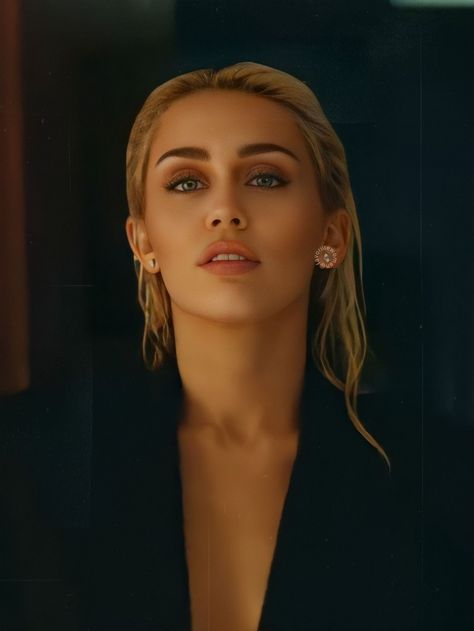 Miles Cyrus Flowers, Miley Cyrus Flowers Music Video, Miley Cyrus 2023, Miley Cyrus Aesthetic, Flowers Miley Cyrus, Miley Cyrus Flowers, Miley Cyrus Hair, Miley Cyrus Fan, Celebrity Yearbook Photos