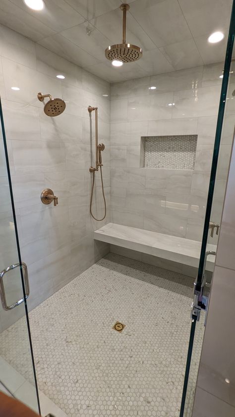 Showers With Built In Benches, Walk In Shower No Door With Bench, Feminine Bathrooms, Shower Wall Tile Ideas, Closet Redesign, Feminine Bathroom, Bathroom Big, French Country Bathroom, Shower Wall Tile