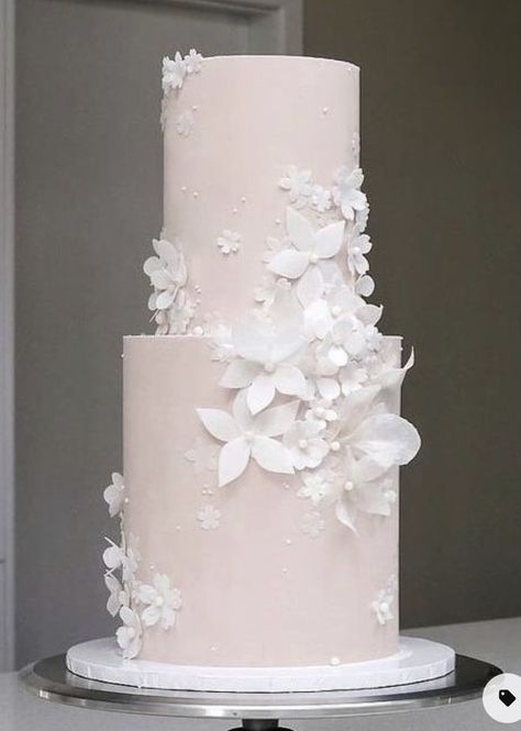 Waferpaper Cake Decoration, Wedding Cakes 2023, Wafer Paper Wedding Cake, Whimsical Wedding Cakes, Blush Wedding Cakes, Stunning Cakes, Wedding Cake Pearls, Cake Design Inspiration, Beauty And Grace