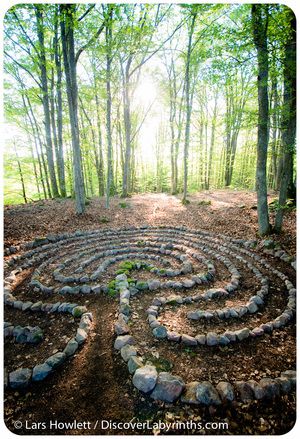 Discover labyrinths.com- amazing photographs of labyrinths in some surprising settings Forest Labyrinth, Maze Garden, Labyrinth Garden, Labyrinth Maze, Labyrinth Design, Meditation Garden, Rpg Map, Organic Architecture, Land Art