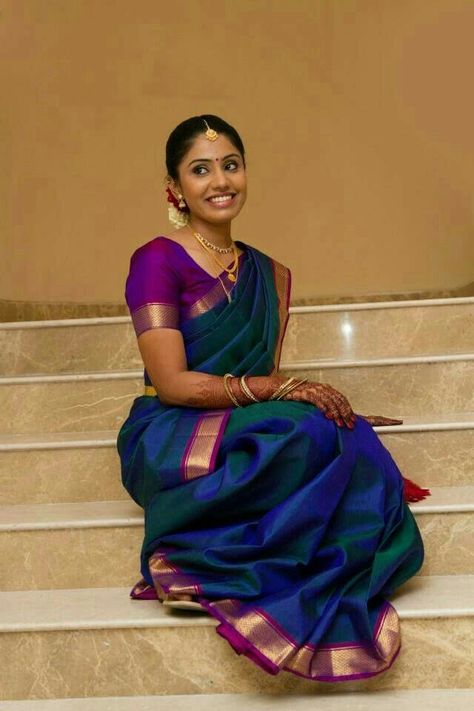 Saree Kanjivaram, Bridal Sarees South Indian, New Saree Designs, Silk Saree Kanchipuram, Traditional Blouse Designs, Indian Silk Sarees, Indian Saree Blouses Designs, Wedding Saree Indian, Trendy Dress Outfits