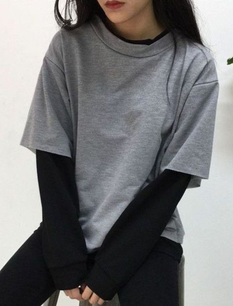 #outfit #inspiration #t-shirt #oversize #girl #black #style #comfy Black Long Sleeve Under Shirt, Long Sleeve Under T Shirt, Long Sleeve Under Shirt Outfit, Long Sleeve Tshirt Outfit, T Shirt Over Long Sleeve, Baggy Tshirt Outfit, Long Sleeve Under Shirt, Black Tshirt Outfit, Dr Mundo