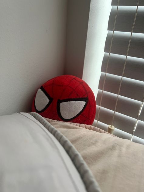 Spiderman Plush, Boy Room Red, Spiderman Room Decor, Spiderman Bedroom, Spiderman Backpack, Spiderman Decorations, Spiderman Room, Spiderman Outfit, Spiderman Gifts