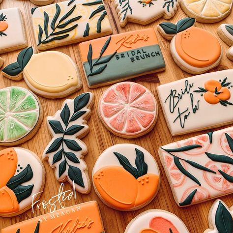 Citrus bridal shower cookies with orange, lemon, & grapefruit for a brunch party. #royalicing #decoratedcookies #sugarcookies #bridalshowerideas No Bake Sugar Cookies, Bridal Cookies, Flooding Cookies, Decorated Cookies Tutorial, Orange Cookies, Bridal Shower Cookies, Iced Sugar Cookies, Shower Designs, Spring Cookies