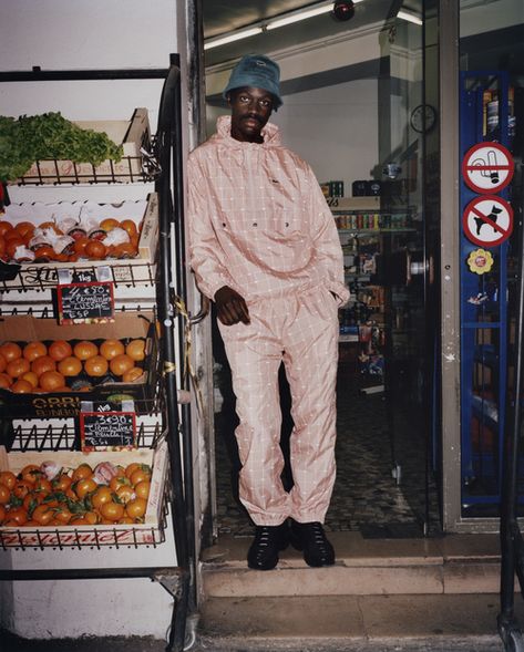 René Lacoste, Street Snap, Mens Fashion Streetwear, Photoshoot Concept, Street Fashion Photography, Photography Inspo, Streetwear Outfit, Fashion Shoot, Grocery Store