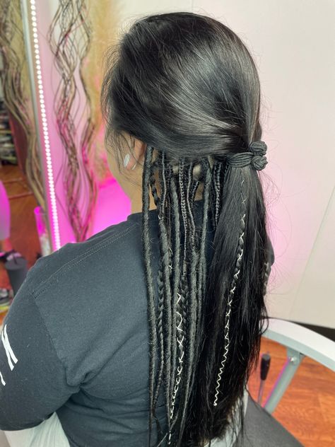 Peak A Boo Dreads, Peekaboo Dreads, Dreads Underneath Hair, Partial Dreads Placement, Partial Locs, Medium To Long Haircut, Viking Dreads, Hair Dye Color Ideas, Partial Dreads