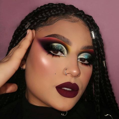 Looks Hippie, Vibrant Makeup, Dipbrow Pomade, Cool Makeup Looks, Dramatic Makeup, Creative Eye Makeup, Creative Makeup Looks, Magnesium Stearate, Beat Face