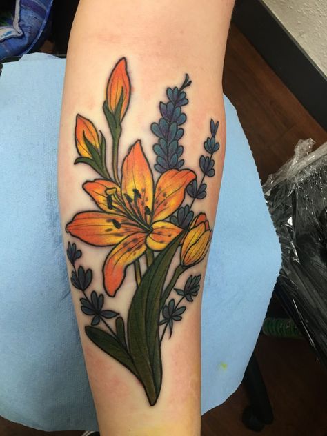 Traditional Lily Tattoo, Yellow Flower Tattoos, Lilly Flower Tattoo, Traditional Flower Tattoo, Underarm Tattoo, Tato Tradisional, Lillies Tattoo, Lily Flower Tattoos, Traditional Tattoo Flowers