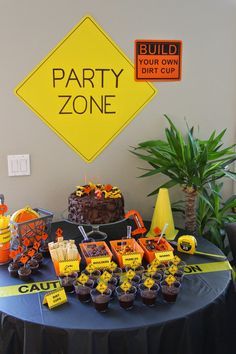 4de Verjaardag, Construction Theme Birthday Party, Reese's Pieces, Construction Theme Party, Party Zone, Construction Birthday Party, Birthday Party Desserts, Party Dessert Table, Sausage Balls