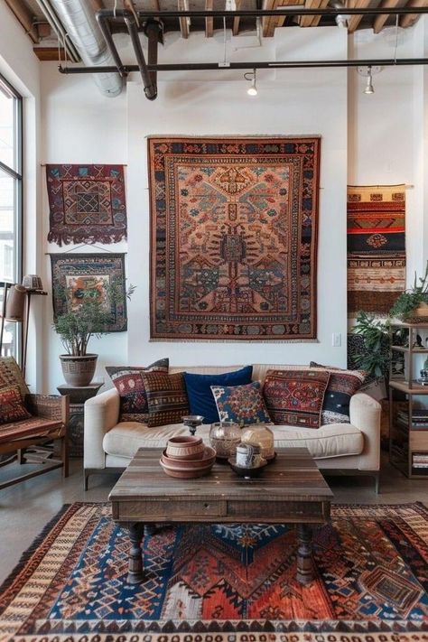 Antique And Modern Mix Decor, Eclectic Home Decor Ideas, Eclectic Interior Design Vintage, Eclectic Carpet, Home Decor Eclectic, Boho Eclectic Decor, Boho Chic Living Room, Eclectic Home Decor, Decor Eclectic