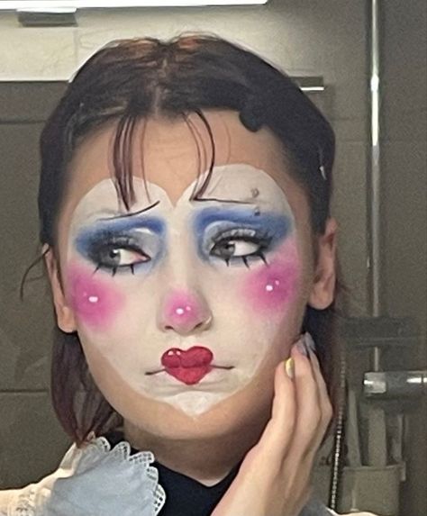 Heart Break Makeup, Heart Clown Makeup Aesthetic, Heart Shaped Clown Makeup, Heart Face Clown Makeup, White Face Clown Makeup, Harley Quinn Clown Makeup, Coquette Clown Makeup, Clown Face Painting Ideas, Heart Face Makeup Look