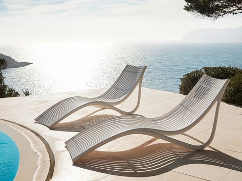 IBIZA | Sun lounger Ibiza Collection By VONDOM design Eugeni Quitllet Kursi Outdoor, Poolside Loungers, Daybed Design, Sun Lounge, Pool Furniture, Outdoor Chaise, Outdoor Chaise Lounge, Container Store, Lounge Chairs