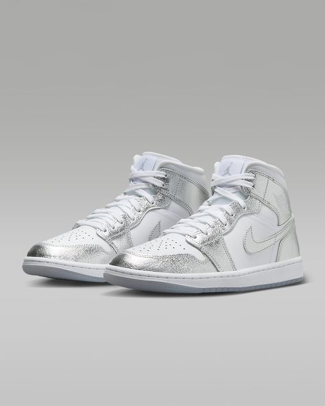 Air Jordan 1 Mid SE Women's Shoes. Nike.com Nike Air Jordan Woman, Tenis Jordan 1, Sneakers Women 2024, Tennis Nike, Nike Jordans, Air Jordan 1, Jordan 1 Mid Women, Nike Tenis, Jordan Mid