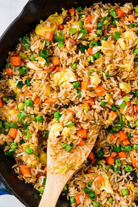 How To Make Fried Rice pin Soup Chicken Pot Pie, Fried Rice Chinese, Frozen Vegetable Recipes, Mix Vegetable Recipe, Homemade Fried Rice, Easy Fried Rice, Trisha Yearwood Recipes, Chinese Food Recipes, Food Recipes Healthy