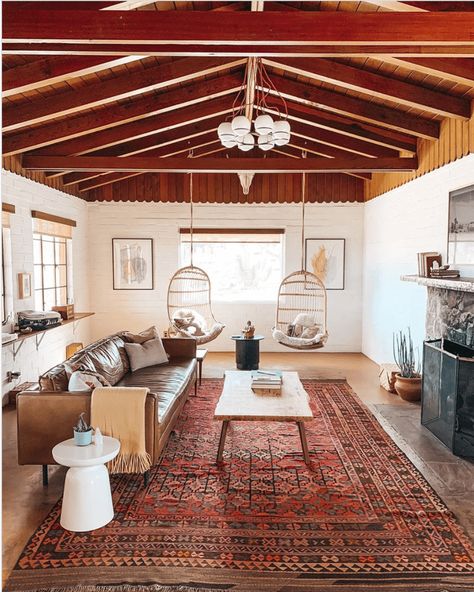 Southwestern Modern Living Room, Southwestern Interior, Joshua Tree House, Wooden Beams Ceiling, Southwestern Home Decor, The Joshua Tree, Southwestern Home, Adobe House, Home Goods Store