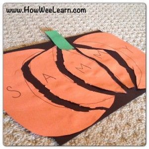 Pumpkin name puzzles! Great Halloween Preschool Crafts for teaching kids their names and alphabet letters. #howweelearn #fallactivities #halloweenactivities #halloweencrafts #pumpkincrafts #preschoolactivities #alphabetactivities Pumpkin Crafts Preschool, Pumpkins Preschool, Preschool Fall, Halloween Crafts Preschool, Pumpkin Activities, October Crafts, Preschool Projects, Halloween Preschool, Fall Preschool