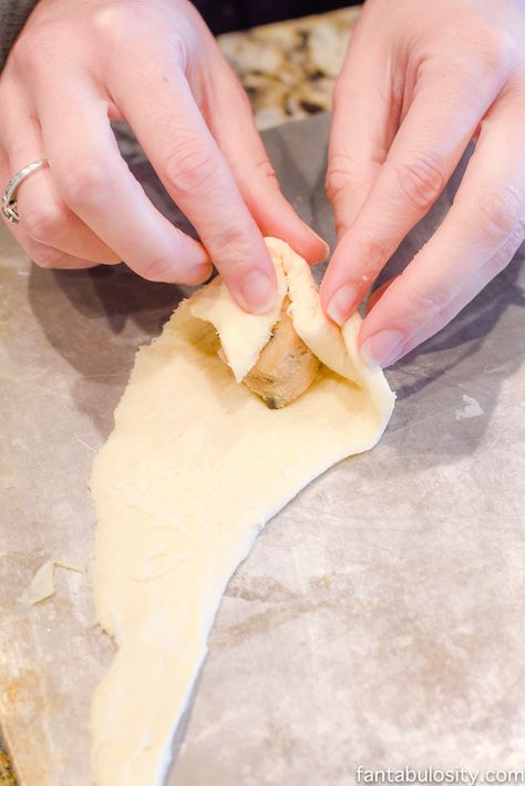 STUFFED Cookie Dough Crescent Bites - Fantabulosity Cookie Dough Crescent Rolls, Cookie Crescent, Almond Crescent Cookies Recipes, Pilsbury Crescent Rolls, Crescent Roll Cookies, Crescent Desserts, Pillsbury Cookie Dough, Pillsbury Crescent Rolls, Almond Crescent Cookies