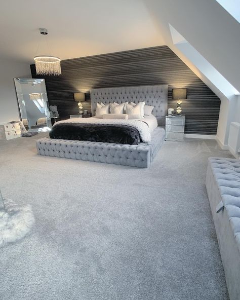 Massive Bedroom Ideas, Huge Bedroom Aesthetic, Big Bedroom Inspirations, Big Room Ideas Bedrooms Luxury, Big Teen Bedroom, Roleplay Ideas Bedroom, Flooring Ideas For Bedroom, Big Bedroom Aesthetic, Uk Bedroom Ideas