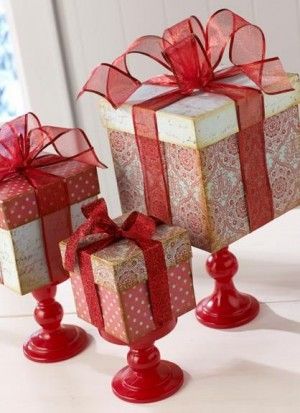 Diy Christmas Box, Dollar Store Christmas Decorations, Diy Natal, Box Centerpiece, Cheap House, House Remodeling, Dollar Store Christmas, Diy Christmas Decorations, Renovation Ideas