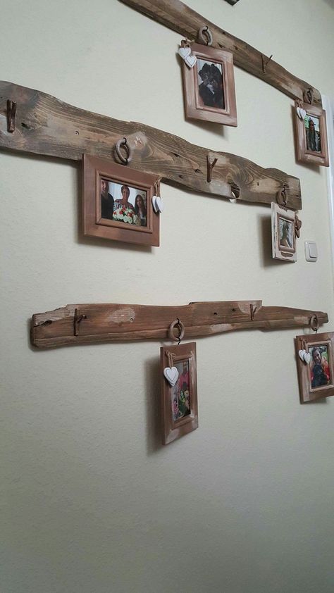 Rustic Photo Wall, Western Home Decor Diy, Barn Board Projects, Wood Art Diy, Rustic Pictures, Barn Wood Projects, Barn Wood Crafts, Western Home, Home Decor Rustic