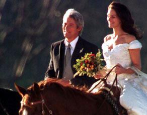 Runaway Bride with Richard Gere and Julia Roberts Richard Gere Julia Roberts, Movie Wedding Dresses, 1990s Films, Tv Weddings, Daryl Hannah, Film Journal, Patricia Arquette, Runaway Bride, Wedding Movies