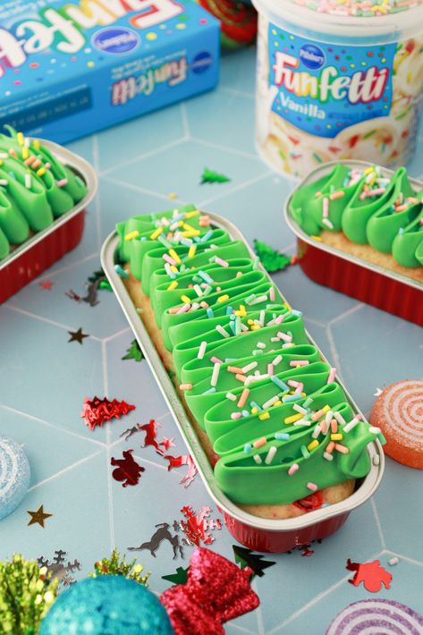 Holiday Mini Cake Trays Recipe Mini Loaf Pan Desserts Christmas, Mini Cake Tray Ideas, Christmas Tray Cake, Mini Loaf Cakes Ideas Christmas, Mini Cake Pan Ideas Christmas, Mini Cake Loaf Ideas, Mini Cakes Christmas, Mini Loaf Cakes Christmas, Christmas Mini Loaf Cakes Ideas