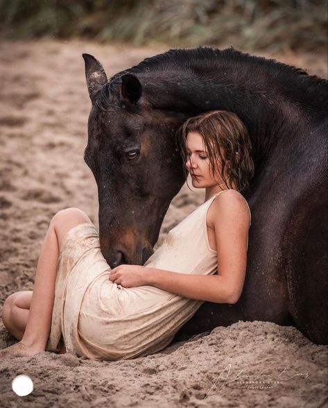 Horse Laying Down With Human, Person On Horse, Pose With Horse, Horse And Woman Photography, Horse Sleeping, Woman And Horse, Horse And Woman, Leading A Horse, Woman On Horse