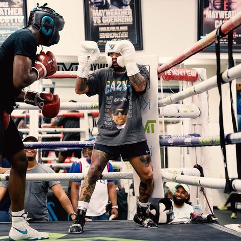 Floyd Mayweather Training, Boxer Aesthetic, Gervonta Davis, Boxing Training Workout, Boxing Clothes, Boxing Images, Boxing Posters, Ufc Fighters, Boxing Gym