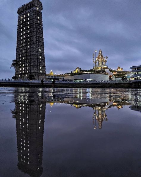 Hindustan Pictures on Instagram: “Divine Reflection 💕 • • Featured Artist: @rajography • • #murudeshwar #shiva #temple #karnataka #reflection #teampixel #google #_hpics !! •…” Guruvayur Temple Photography, Karnataka Temple, Murdeshwar Temple Photography, Murudeshwar Temple, Guruvayoor Temple Images, Temple India, Indian Temple Architecture, Temple Photography, Hanuman Pics