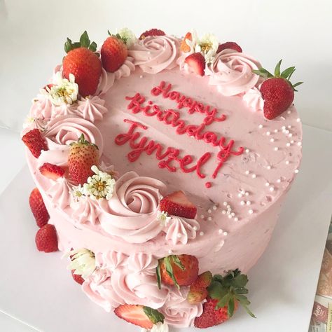 Cake 
Strawberry
Flower
Pink Strawberry Shaped Smash Cake, Strawberry Cake Birthday Girl, Fair Cake Ideas, Strawberry Birthday Cake For Women, Strawberry Cake Decor, Strawberry Decorated Cake, Birthday Cake With Strawberries, Strawberry Cake Ideas, Strawberry Theme Cake